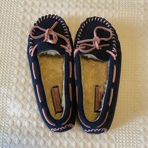 Vineyard Vines Blue and Pink girls Slippers suede